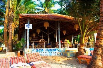 Sea View Resort Morjim Exterior photo