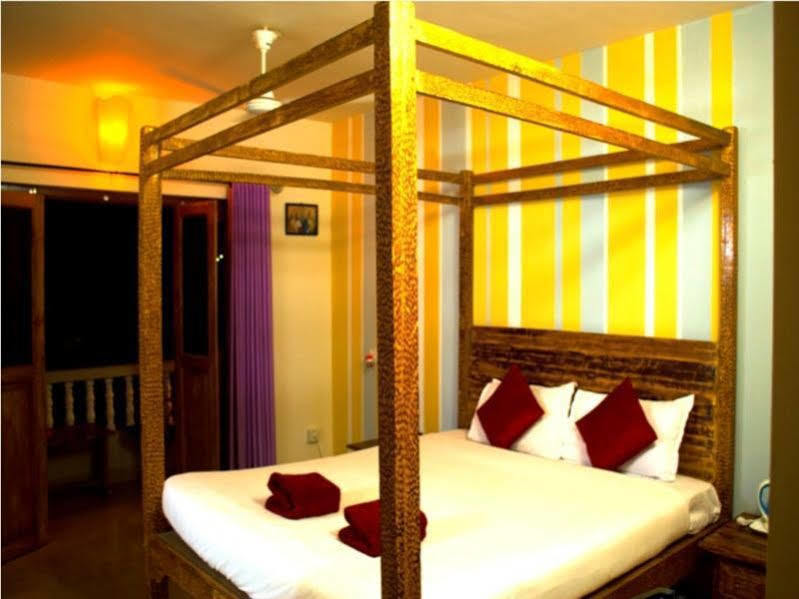 Sea View Resort Morjim Exterior photo